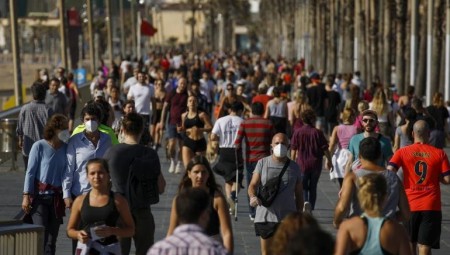 إنجلترا.. المتاجر تفتح أبوابها مع بدء مرحلة حاسمة من رفع العزل