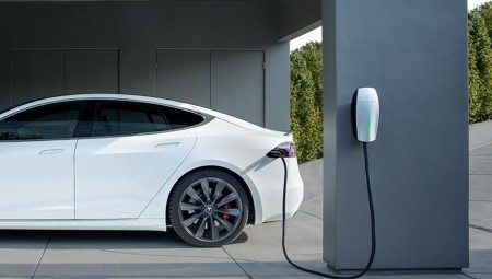نقاط شحن السيارات الكهربائية إلزامية في المنشآت الجديدة في بريطانيا بدءا من 2022