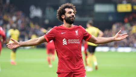هل يريد صلاح 500 ألف استرليني أسبوعيا ليمدد عقده مع ليفربول؟