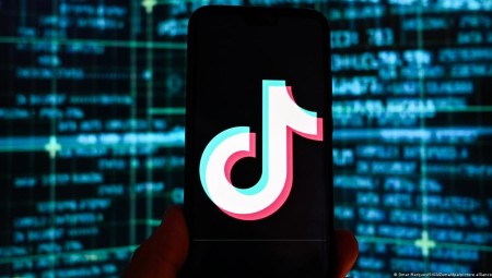 الحكومة البريطانية بصدد حظر تيك توك من أجهزة المسؤولين الحكوميين