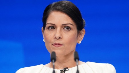 وزيرة الداخلية تصدر توجيها وزاريا لتنفيذ صفقة رواندا
