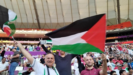 (فيديو) مراسل الغارديان: الشارع العربي لا يزال يؤمن بقضية فلسطين وكأس العالم هو الدليل