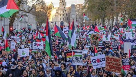 تنظيم مظاهرة أمام البرلمان البريطاني للتنديد باستهداف إسرائيل القطاع الصحي في غزة
