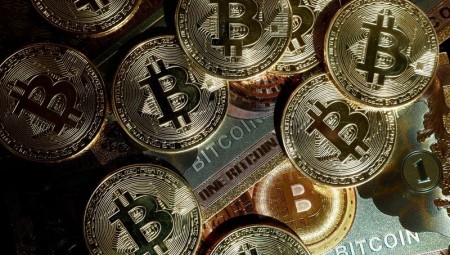 سجن ضابط بريطاني سرق عملات مشفّرة بـ4.3 مليون جنيه من مجرم