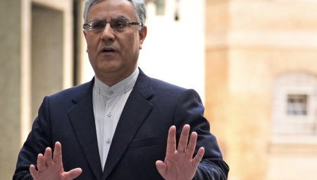 بريطانيا تستدعي السفير الإيراني وتفعل خطط الطوارئ لمواجهة تداعيات الحرب