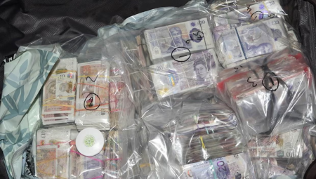 تقرير صادم: أكثر من 325 مليار جنيه من الأموال القذرة تمر عبر بريطانيا سنوياً