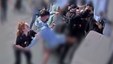 قاض بريطاني يبرئ شقيقين مسلمين اشتبكا مع شرطي: كانا يدافعان عن نفسهما